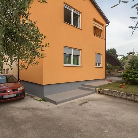 With A Parking Space - 19776 * Umag