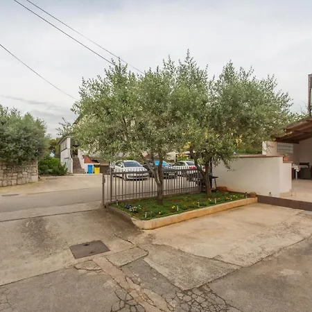 With A Parking Space - 19776 * Umag