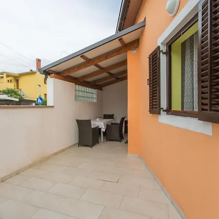 With A Parking Space - 19776 Apartman