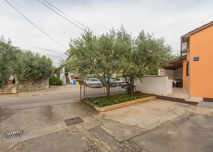 With A Parking Space - 19776 * Umag